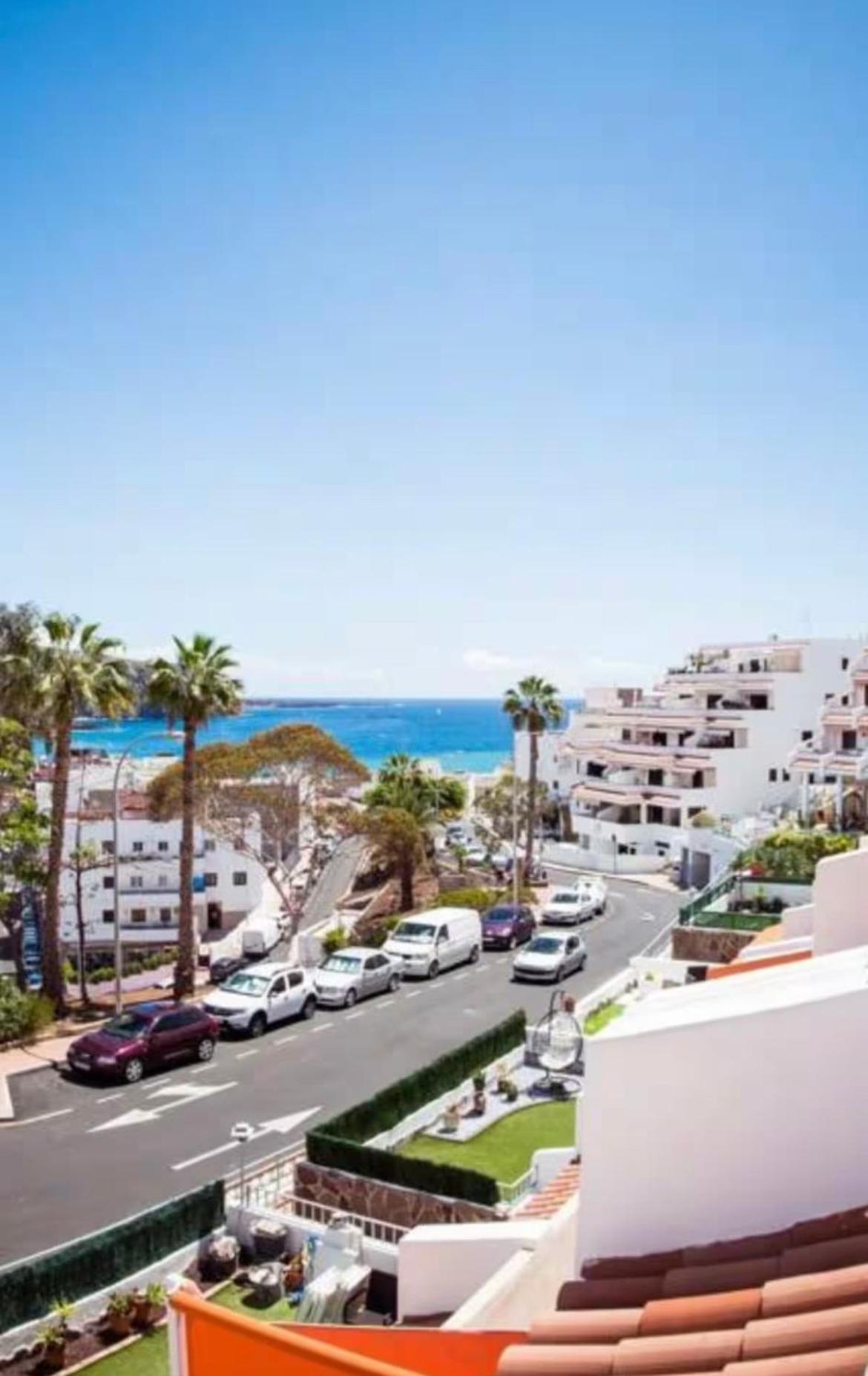 Los Cristianos Vistas Al Mar Y Cerca De La Playa Esterno foto